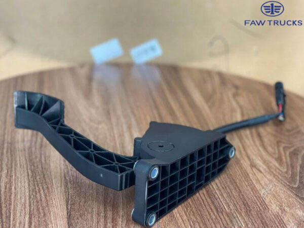 BÀN ĐẠP GA TỔNG THÀNH XE ĐẦU KÉO FAW 460HP