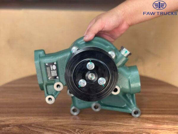 Bơm Nước Xe Đầu Kéo FAW 260HP